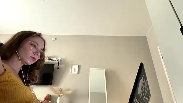 LourdesUrmeneta stripchat live cam model
