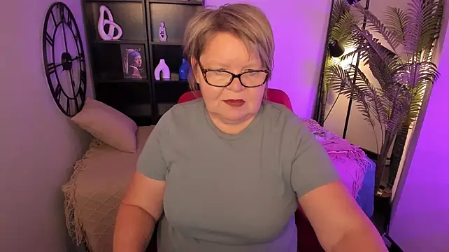 Shannonshine stripchat live cam model