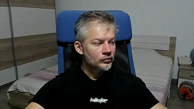 RobbyShawz stripchat live cam model
