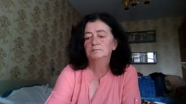 GypsiQueen2 stripchat live cam model