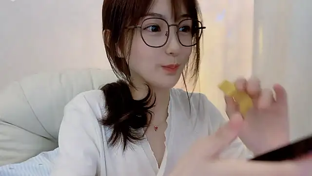 LH7 stripchat live cam model