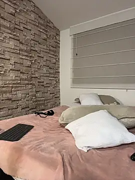 Lucyjoi stripchat live cam model