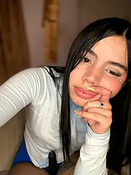 Laura-Khalifa stripchat live cam model
