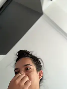 JuanitaMore01 stripchat live cam model