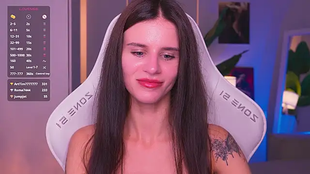 EmiMoon_ stripchat live cam model