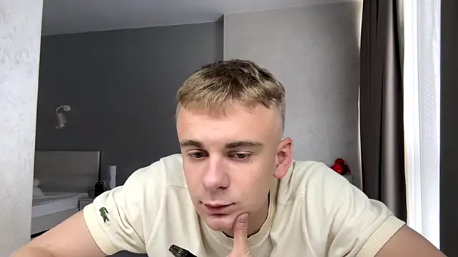 SoloFury stripchat live cam model