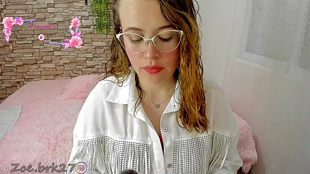 Zoe_brk stripchat live cam model