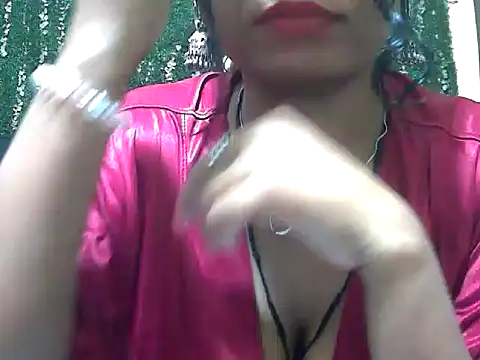 Ruhi_Hotty stripchat live cam model
