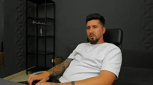 LoganStroud stripchat live cam model