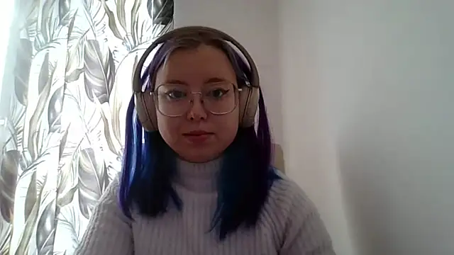 MaddieTeen stripchat live cam model