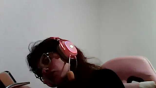 Owly_bloom stripchat live cam model