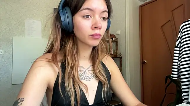 meowskyy stripchat live cam model