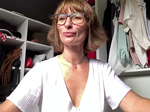 SolLina stripchat live cam model
