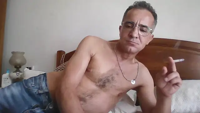 Rochinha73 stripchat live cam model