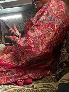Yours_Nehaa143 stripchat live cam model