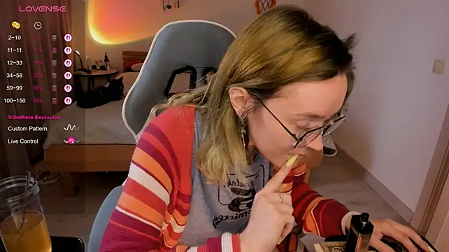 alisahug stripchat live cam model