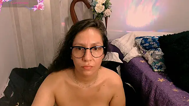 naihroby stripchat live cam model