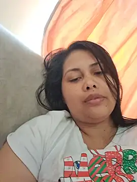 Alessandraa- stripchat live cam model