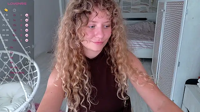 Milounee stripchat live cam model