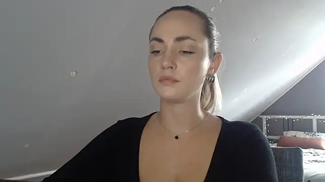 ScarlettSensitive stripchat live cam model