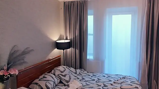 DelmaLasky stripchat live cam model
