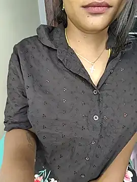 Tamil__Thara003 stripchat live cam model