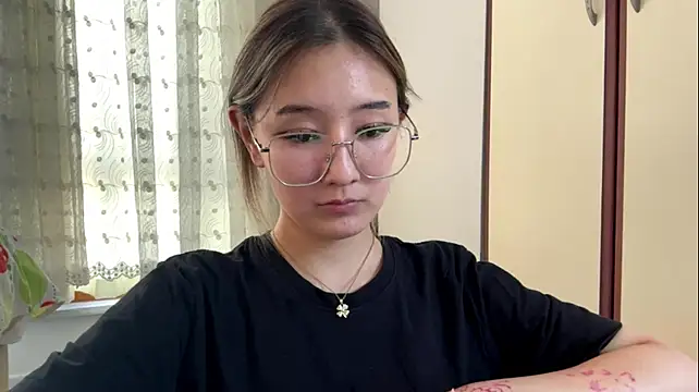 CloudyClamber stripchat live cam model