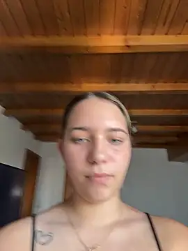 Naomi-Klein stripchat live cam model