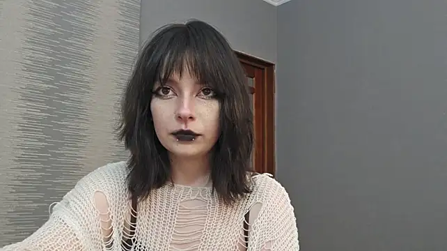 YunLettinga stripchat live cam model