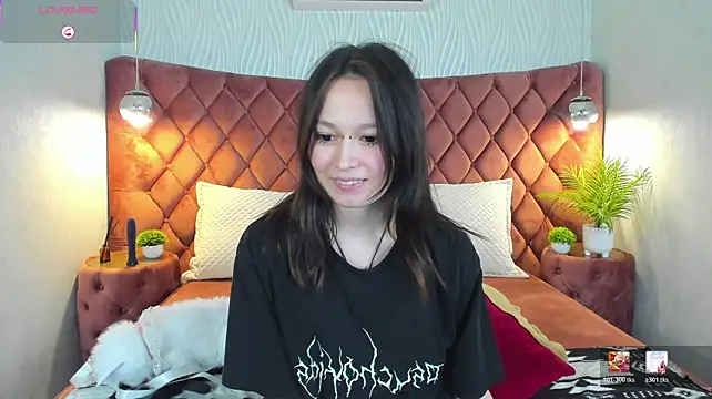 AriettiHamoe stripchat live cam model