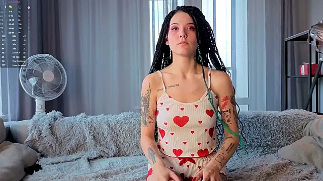 KeniaBibiloni stripchat live cam model