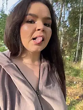 SnowWhiteSin stripchat live cam model
