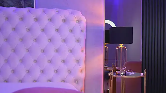 NouraMalvi stripchat live cam model