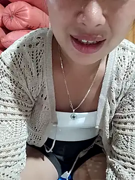 Coke2002 stripchat live cam model