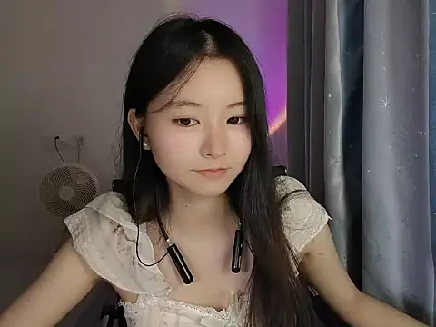 Luna-170 stripchat live cam model