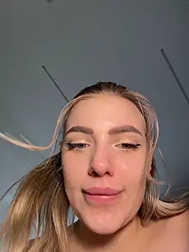 HugeBoobsAlice stripchat live cam model