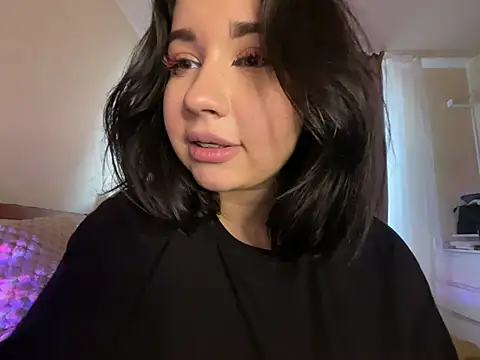 Viviaaan_n stripchat live cam model