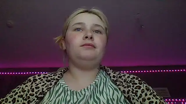 Light_Luna stripchat live cam model