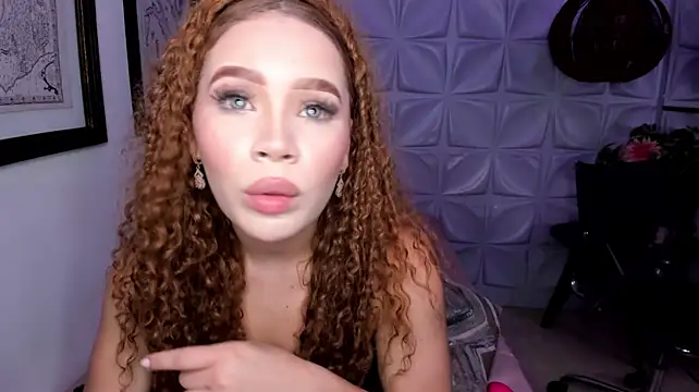 _LittleLia stripchat live cam model