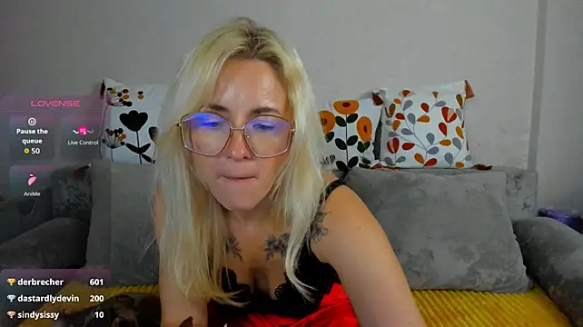 LadyIzabel stripchat live cam model