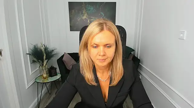 AgathaKlouin stripchat live cam model
