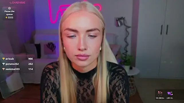 TessaGrays stripchat live cam model