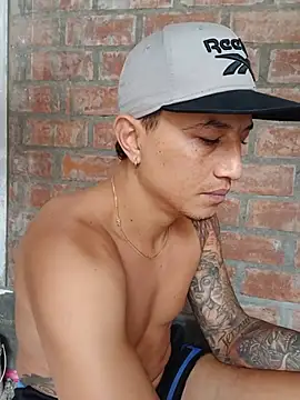 Andreesr stripchat live cam model