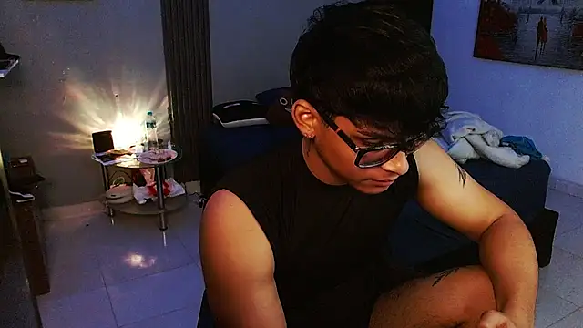 Mr_yisuzz stripchat live cam model