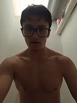 Davitfitnosuke stripchat live cam model