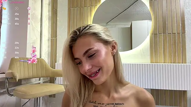 SweetBerryes stripchat live cam model