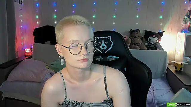 JulietFowler stripchat live cam model