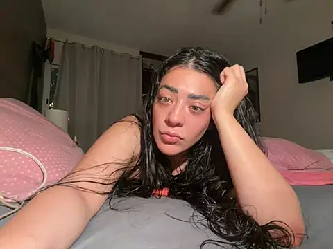 Tunoviafavorita stripchat live cam model