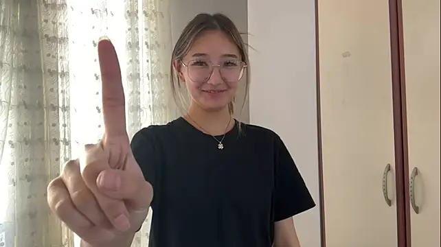 CloudyClamber stripchat live cam model