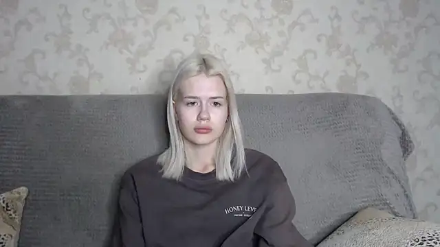 BlondyLedy stripchat live cam model